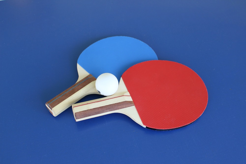 how your racket and rubber type dictates your playing style