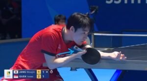 Jang Woojin using DHS Hurricane Long 5 against Izaac Quek