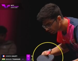 Manav Thakkar using Felix Lebrun Hyper Carbon against Simon Gauzy