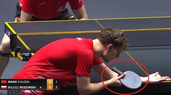 Milosz Redzimsk using Tibhar Shang Kun AC against Wang Chuqin